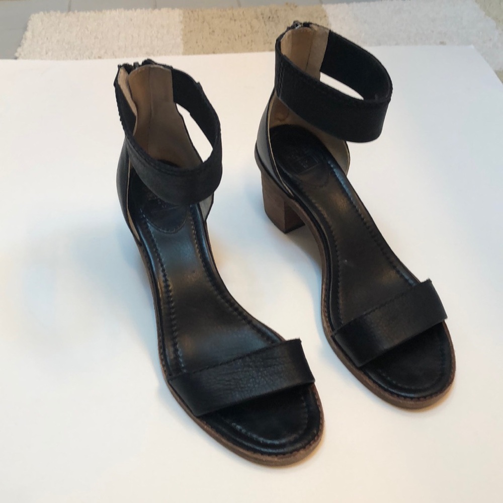 FRYE Brielle Back zip